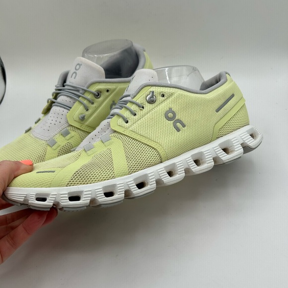 ON CLOUD Women's Cloud 5 Running Shoes color Hay/Frost Light Yellow and Gray 10 - Picture 6 of 13